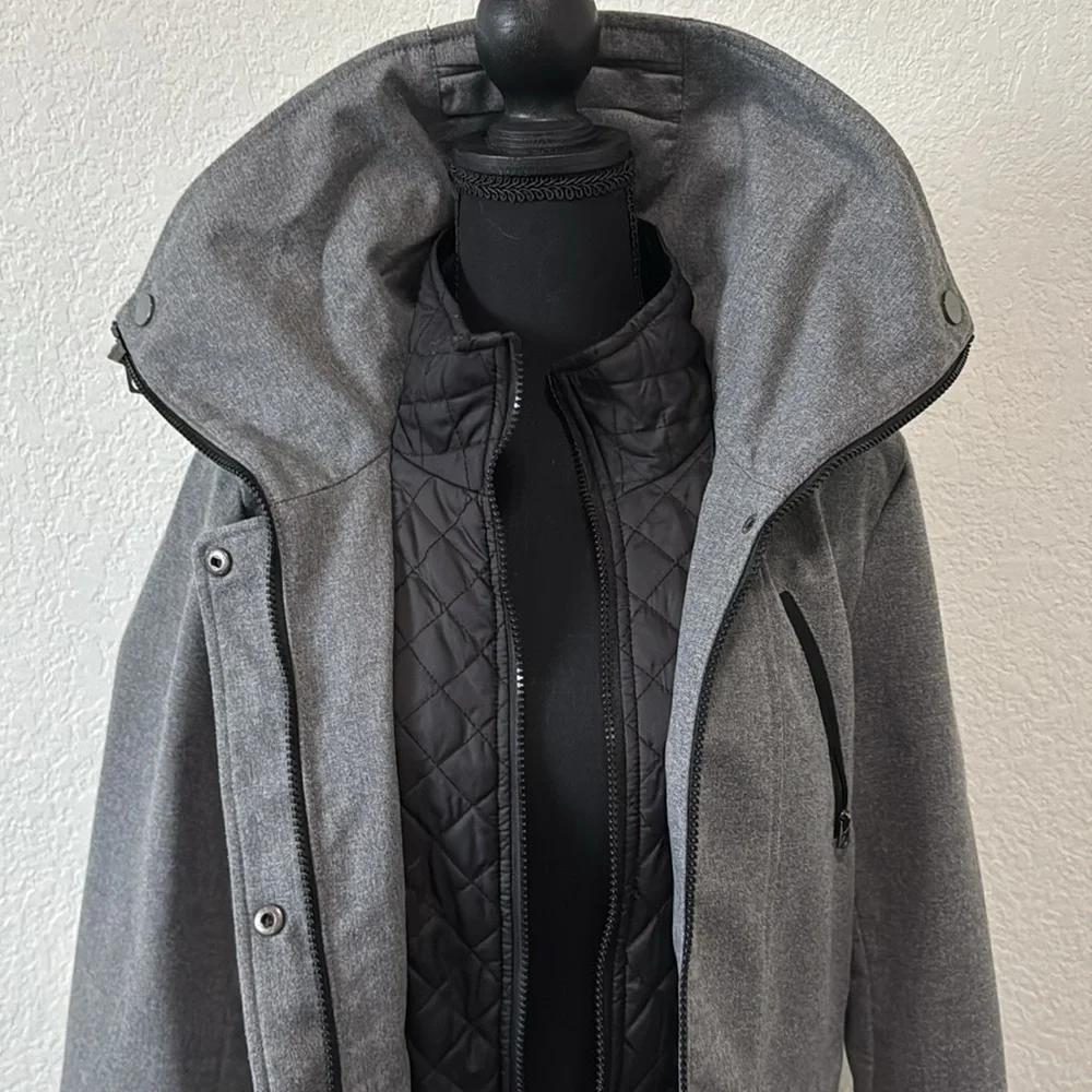 Liz Claiborne woman’s gray coat size medium - Picture 3 of 9